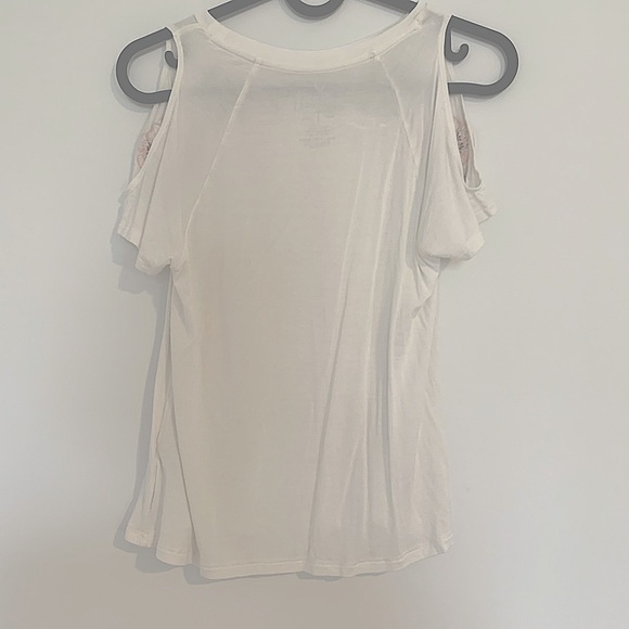 🛍3/$25 AMERICAN EAGLE Cold Shoulder Shirt - Picture 3 of 3
